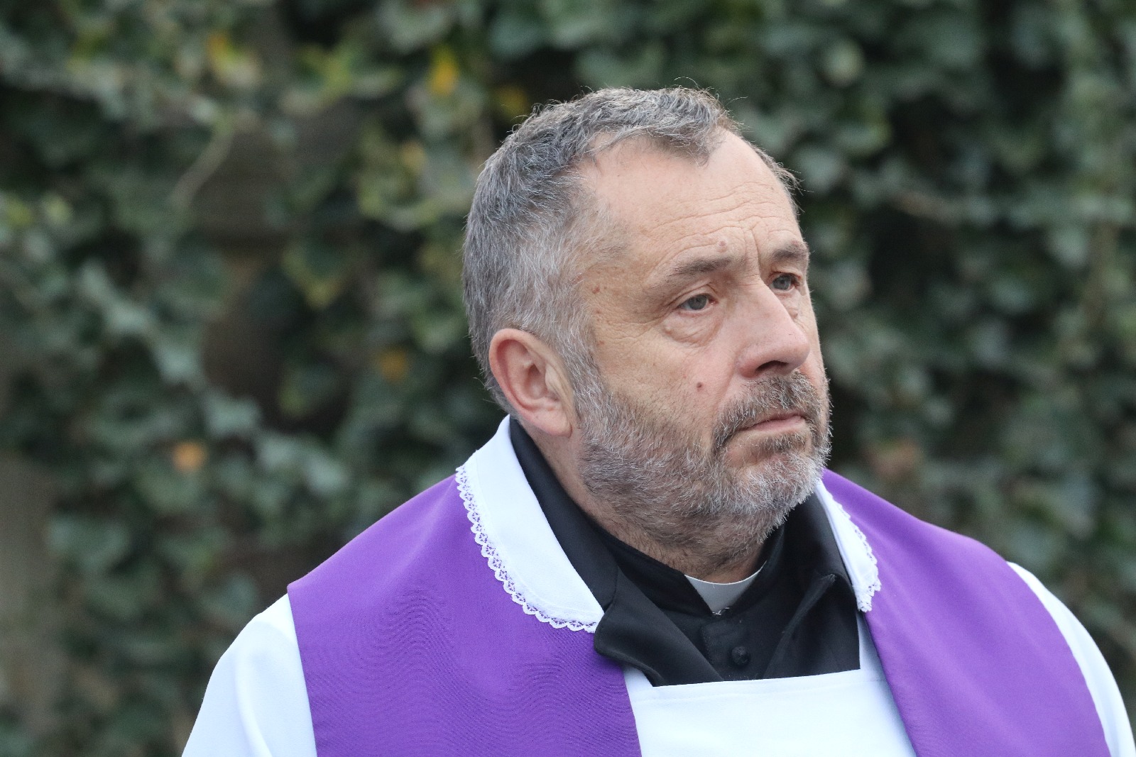 Procesja wiernych przeszła przez legnicki cmentarz
