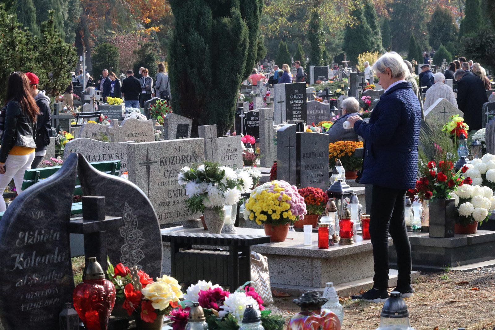Legnicki cmentarz w dniu Wszystkich Świętych