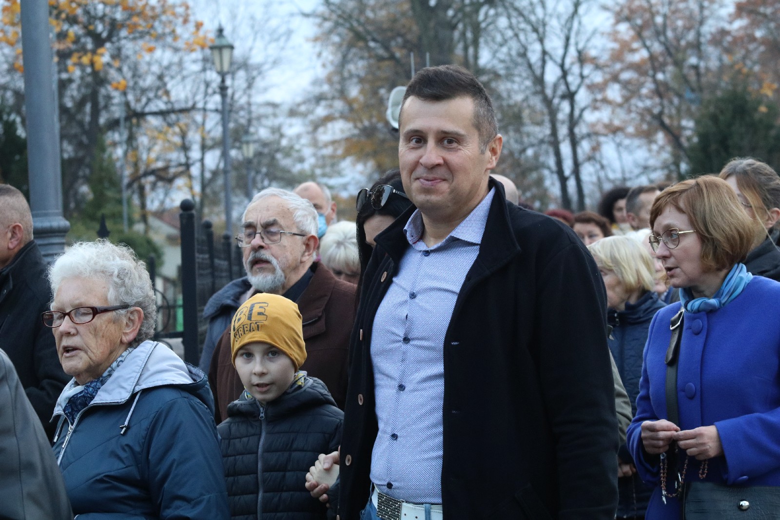 Procesja wiernych przeszła przez legnicki cmentarz
