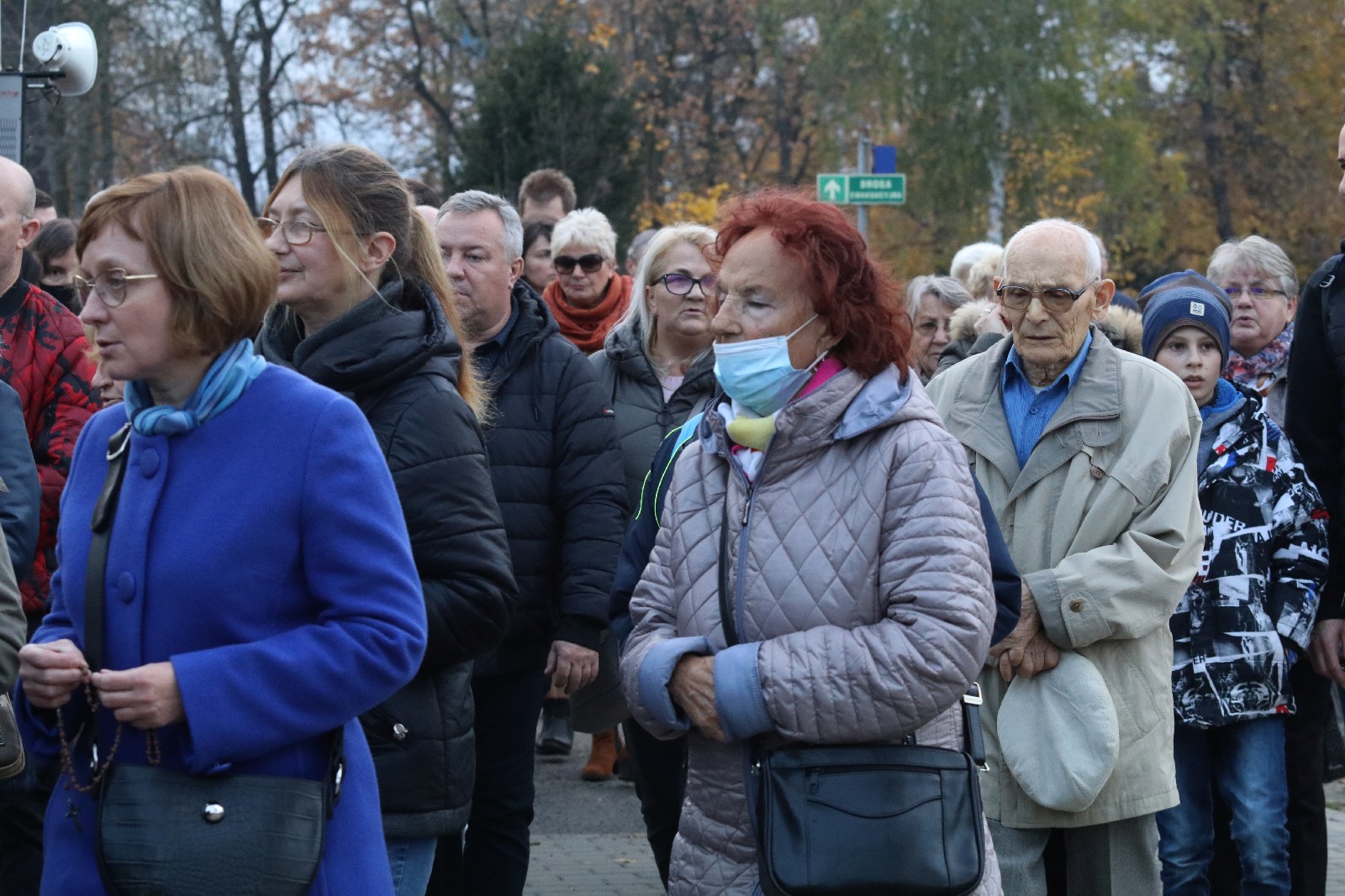 Procesja wiernych przeszła przez legnicki cmentarz
