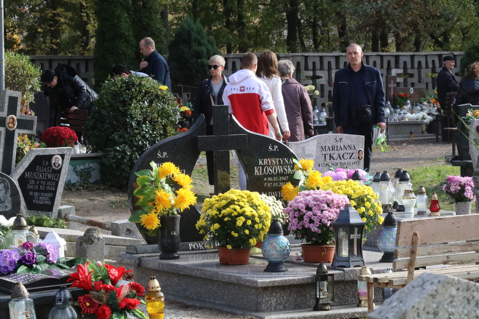 Legnicki cmentarz w dniu Wszystkich Świętych