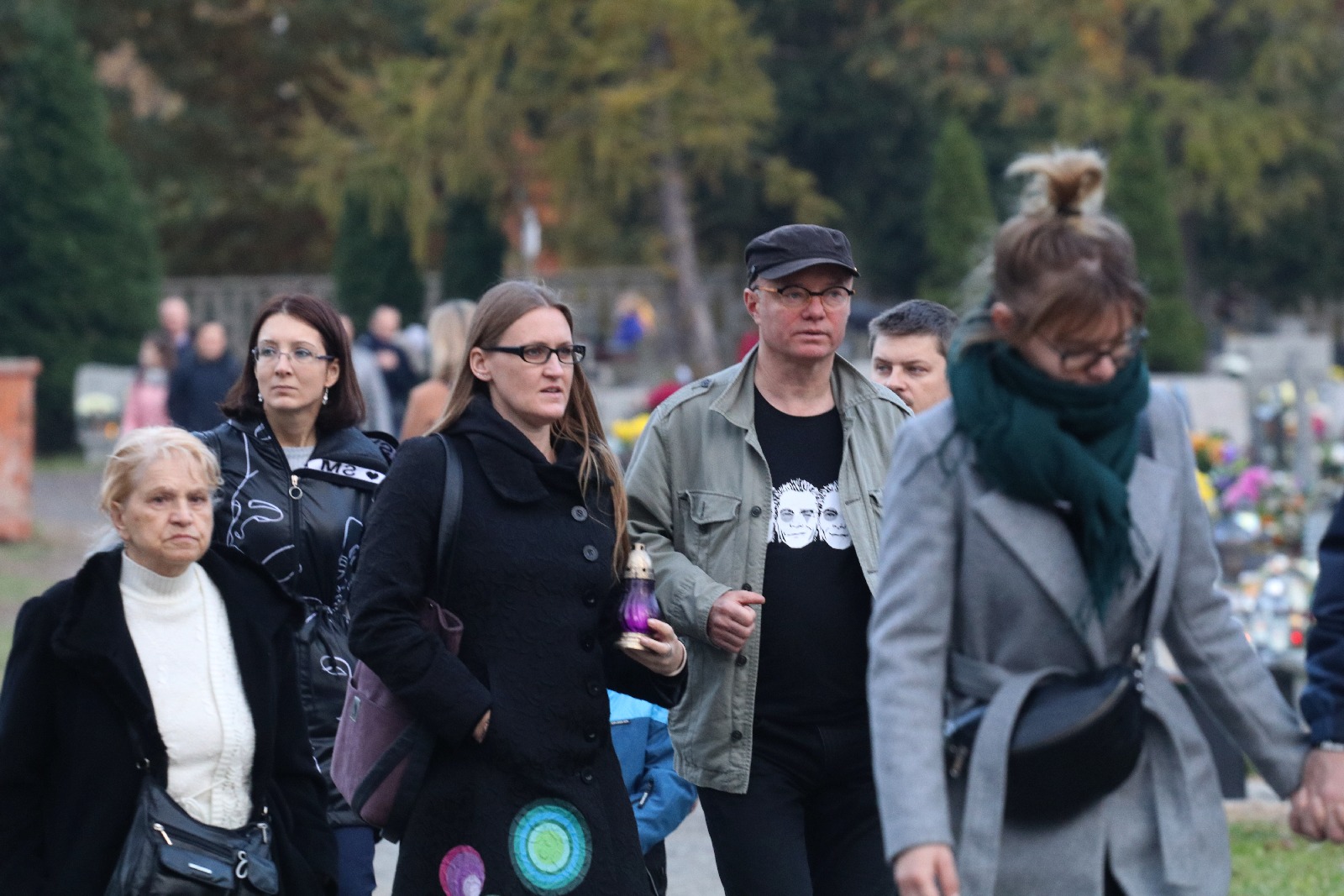 Procesja wiernych przeszła przez legnicki cmentarz
