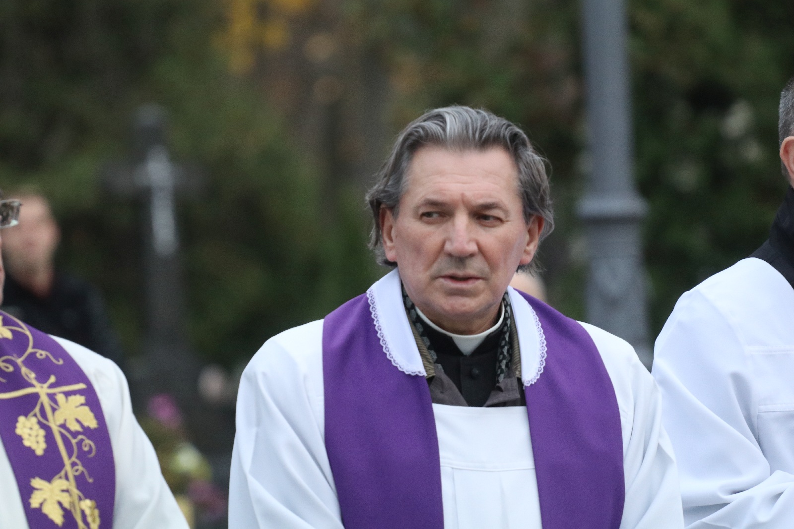 Procesja wiernych przeszła przez legnicki cmentarz
