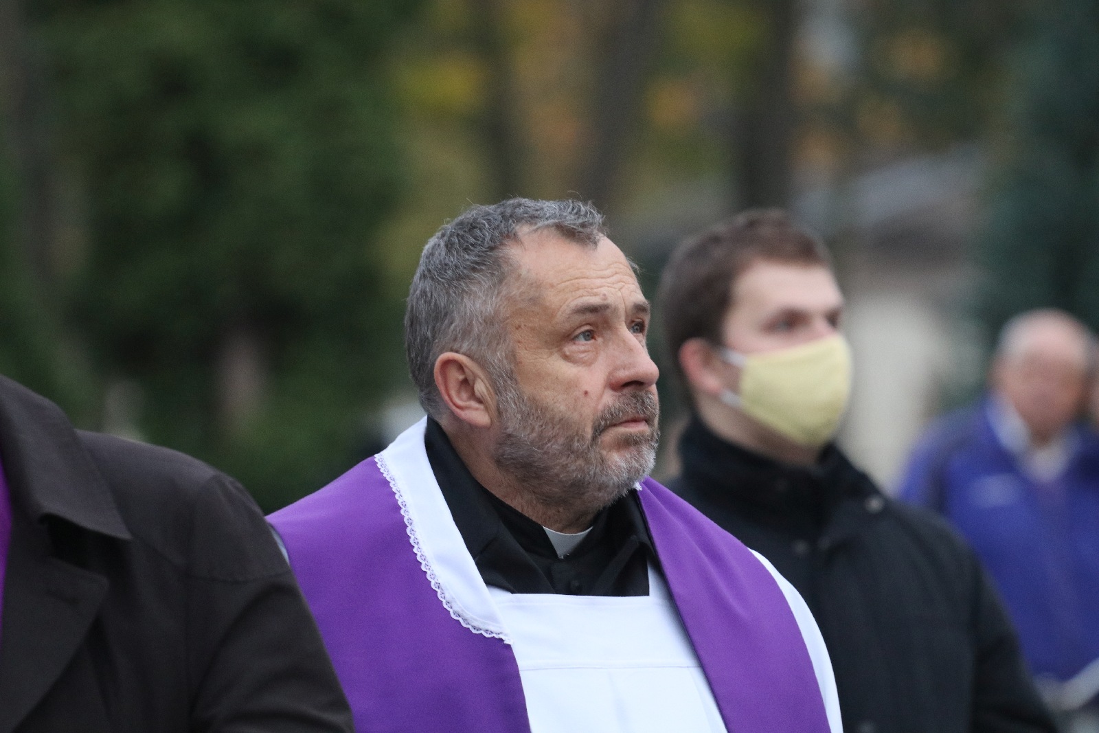 Procesja wiernych przeszła przez legnicki cmentarz
