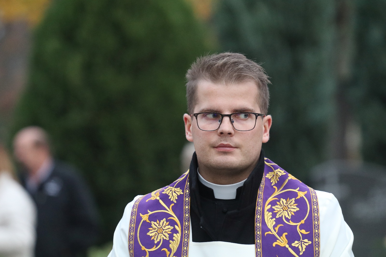 Procesja wiernych przeszła przez legnicki cmentarz
