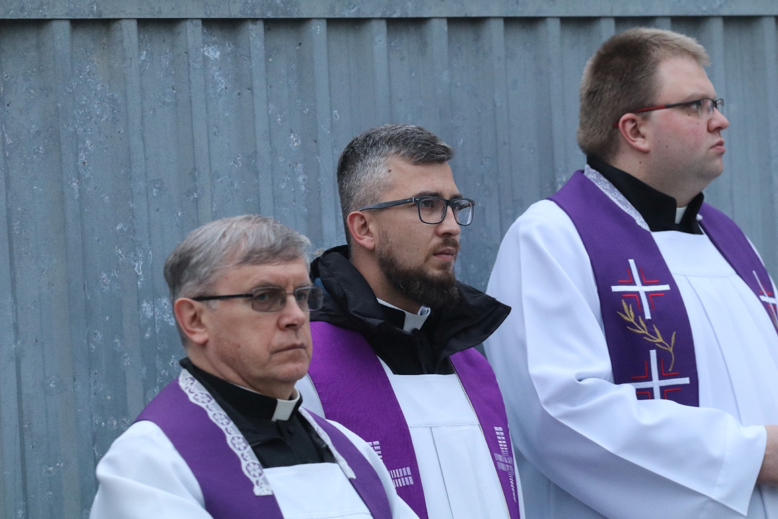 Procesja wiernych przeszła przez legnicki cmentarz
