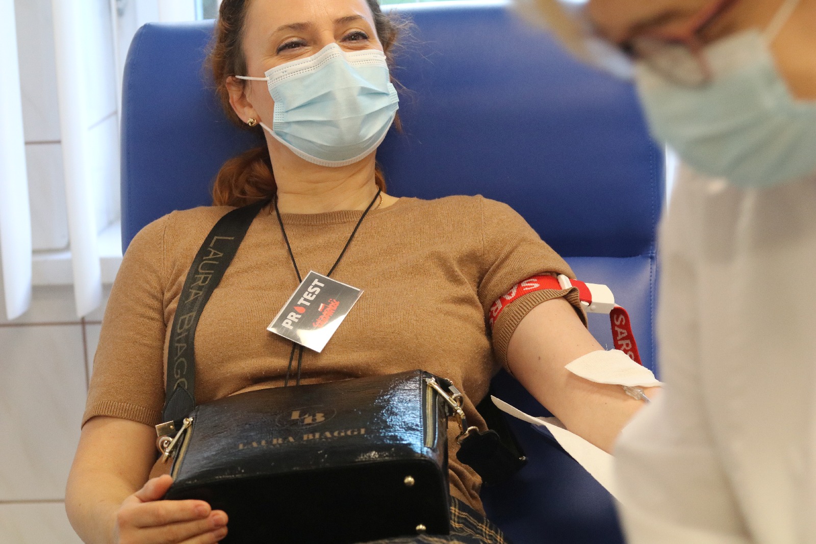 Pracownicy legnickiego MOPS-u i DPS-u protestują oddając krew