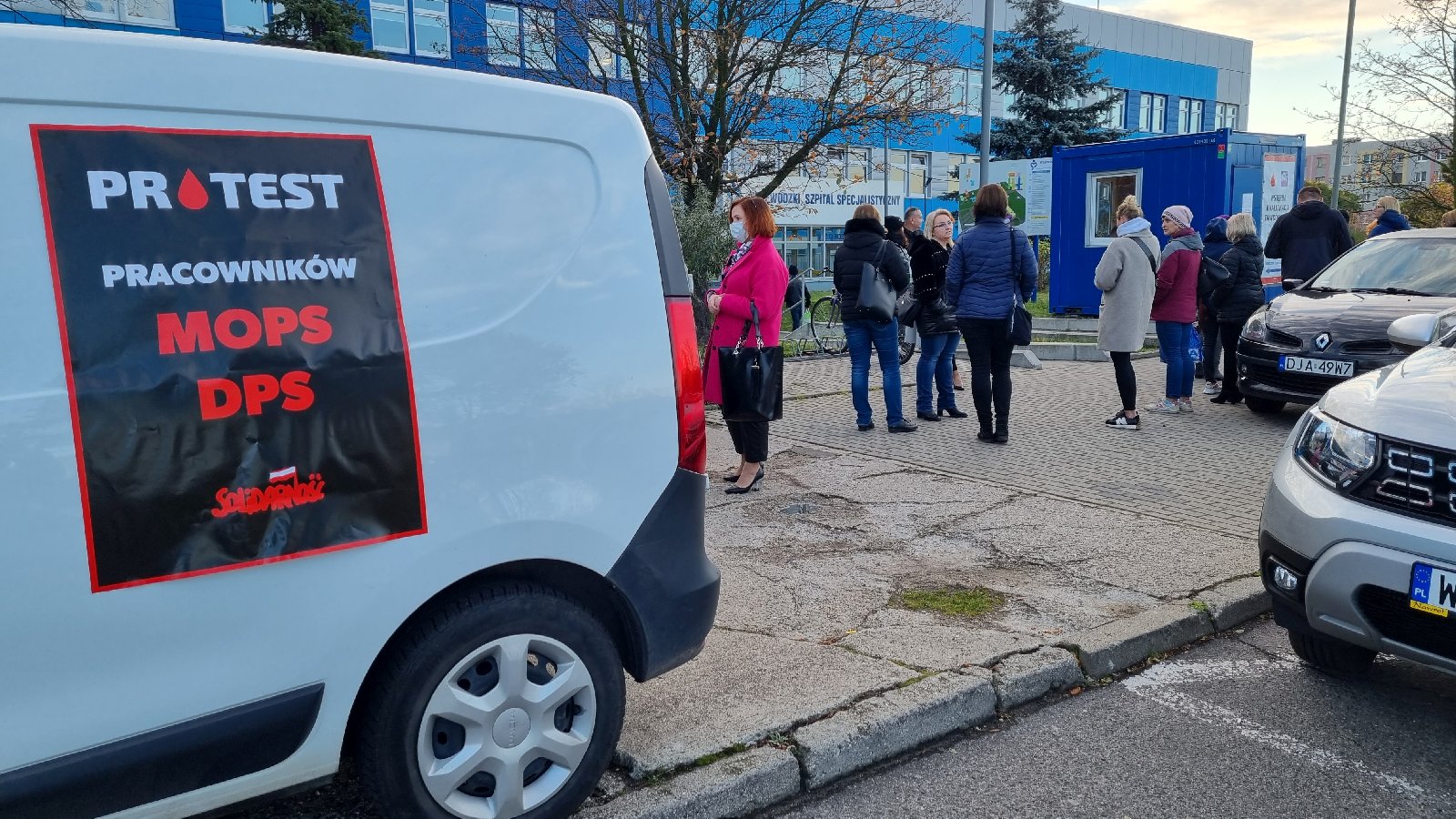 Pracownicy legnickiego MOPS-u i DPS-u protestują oddając krew