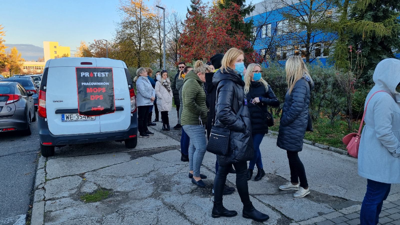 Pracownicy legnickiego MOPS-u i DPS-u protestują oddając krew
