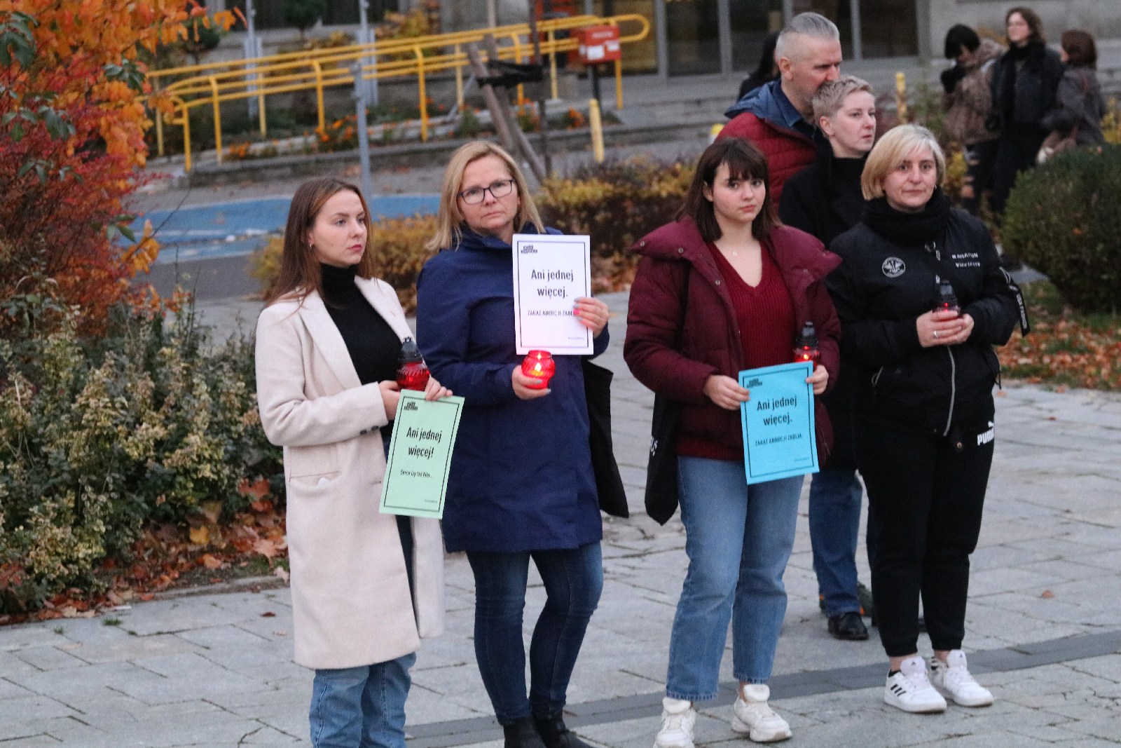 „Ani jednej więcej”. Milczący protest w Legnicy