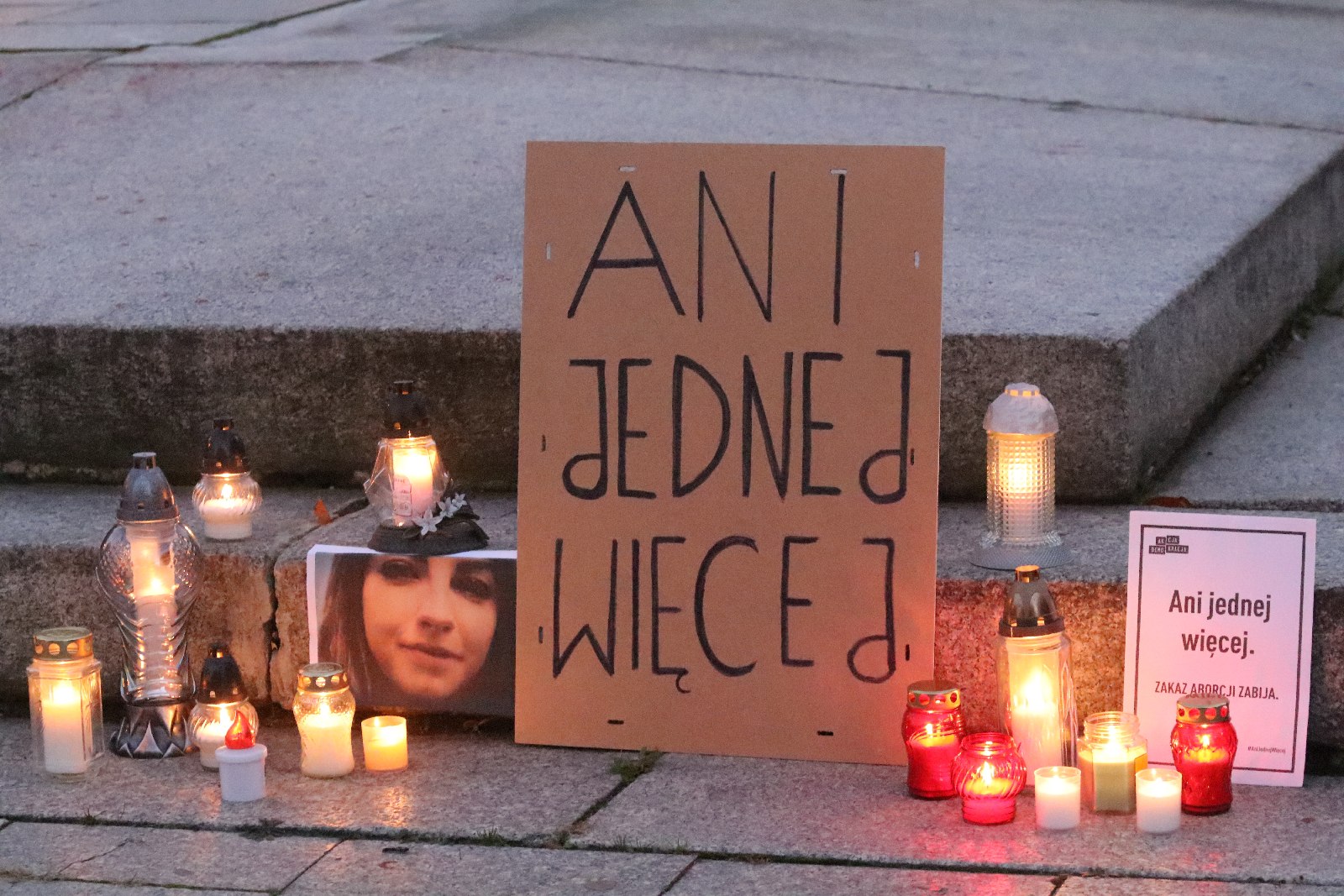 „Ani jednej więcej”. Milczący protest w Legnicy