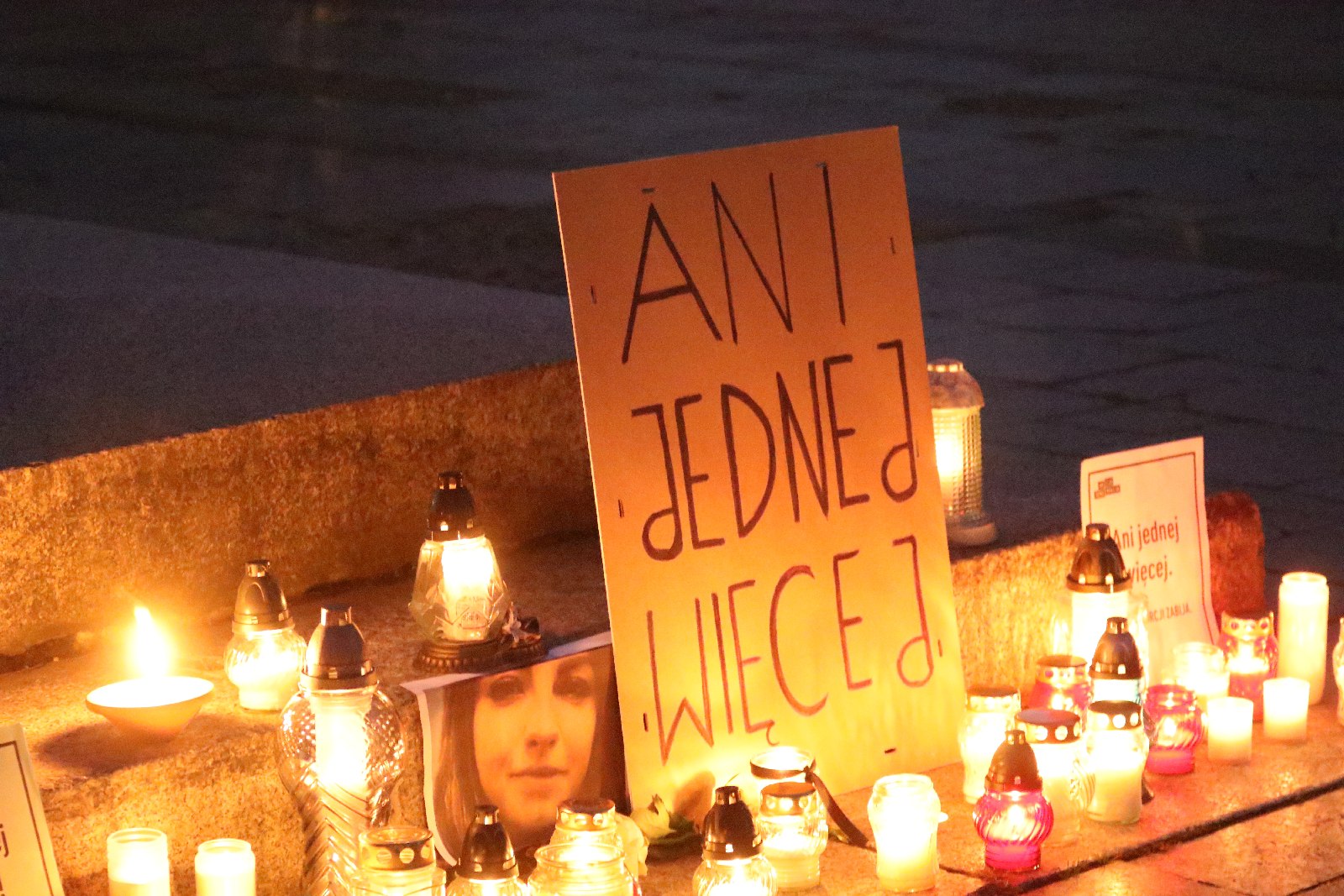 „Ani jednej więcej”. Milczący protest w Legnicy