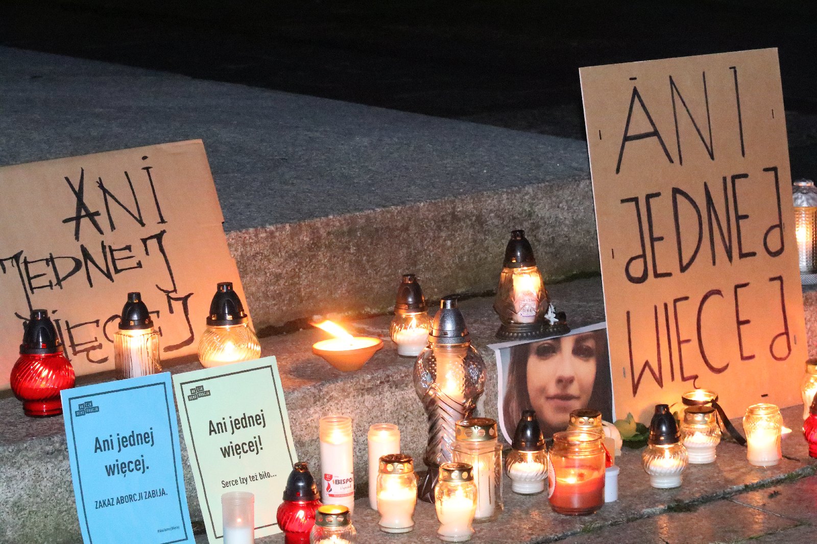 „Ani jednej więcej”. Milczący protest w Legnicy