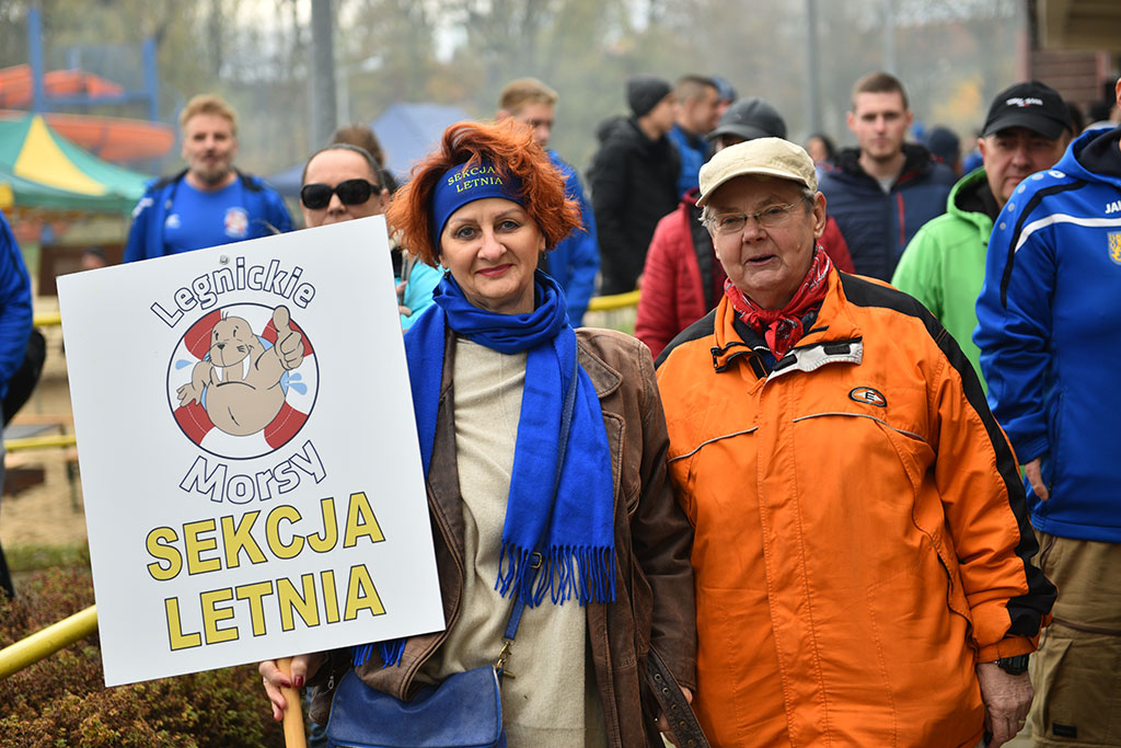 Pierwsze zanurzenie Legnickich Morsów. Sezon kąpieli rozpoczęty