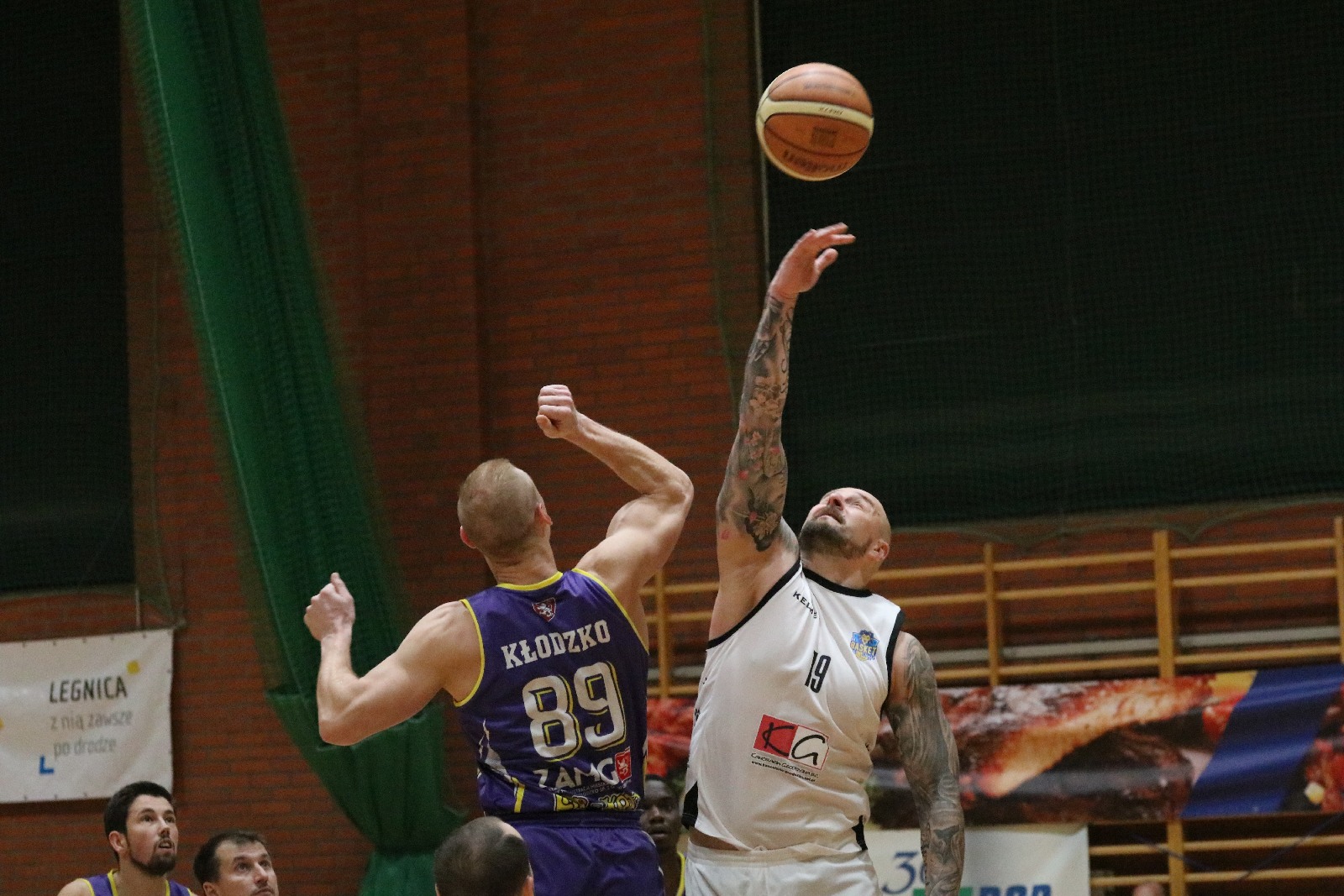 Koszykarze Basketu wygrali we własnej hali z Chrobrym