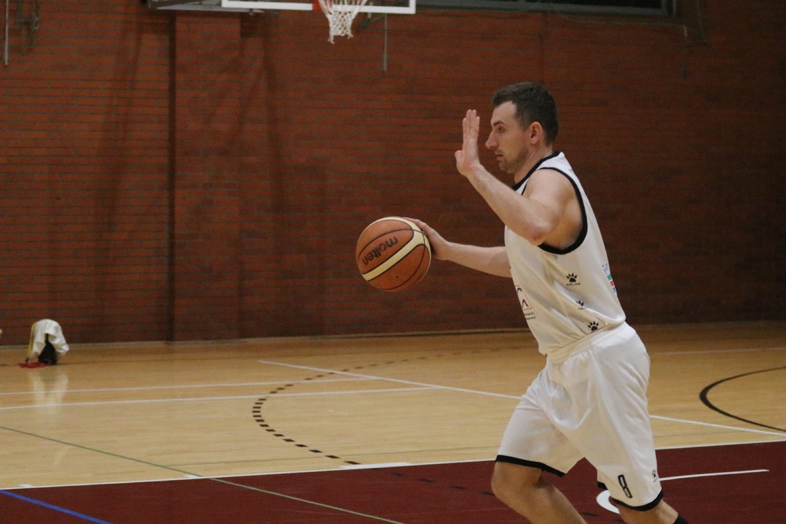 Koszykarze Basketu wygrali we własnej hali z Chrobrym