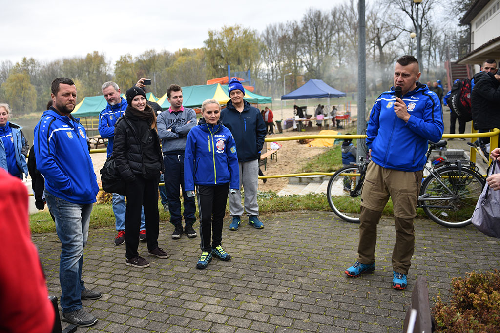 Pierwsze zanurzenie Legnickich Morsów. Sezon kąpieli rozpoczęty