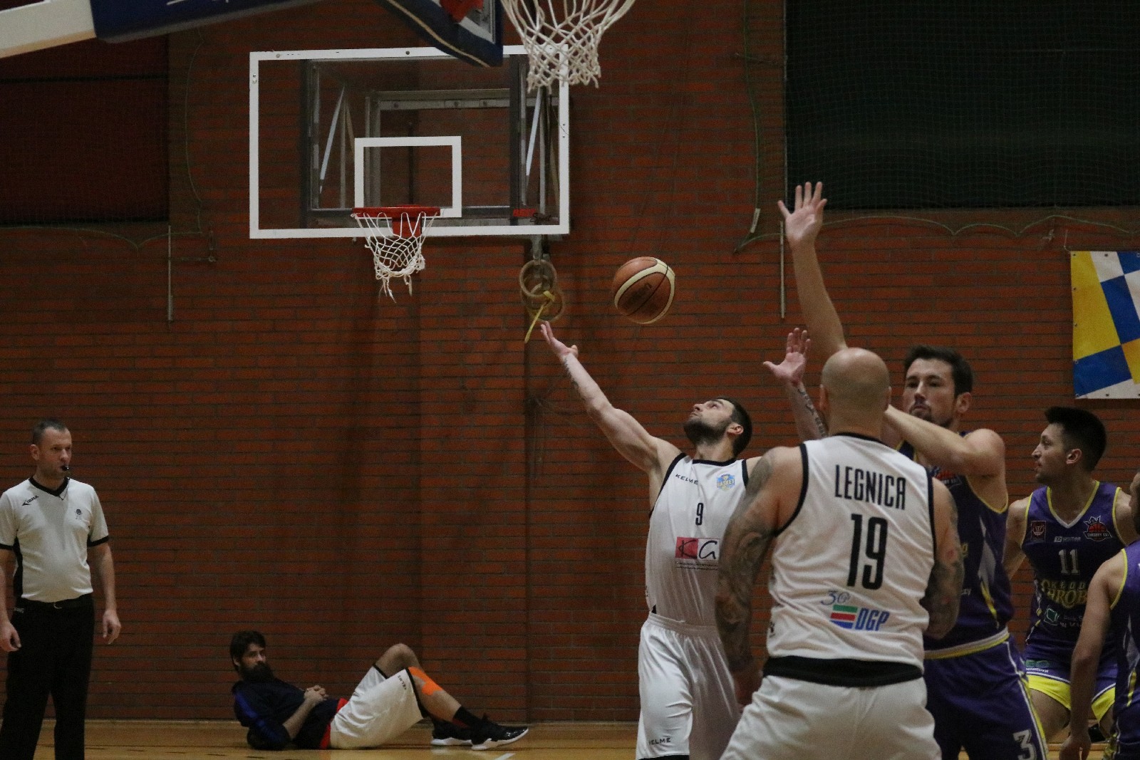 Koszykarze Basketu wygrali we własnej hali z Chrobrym