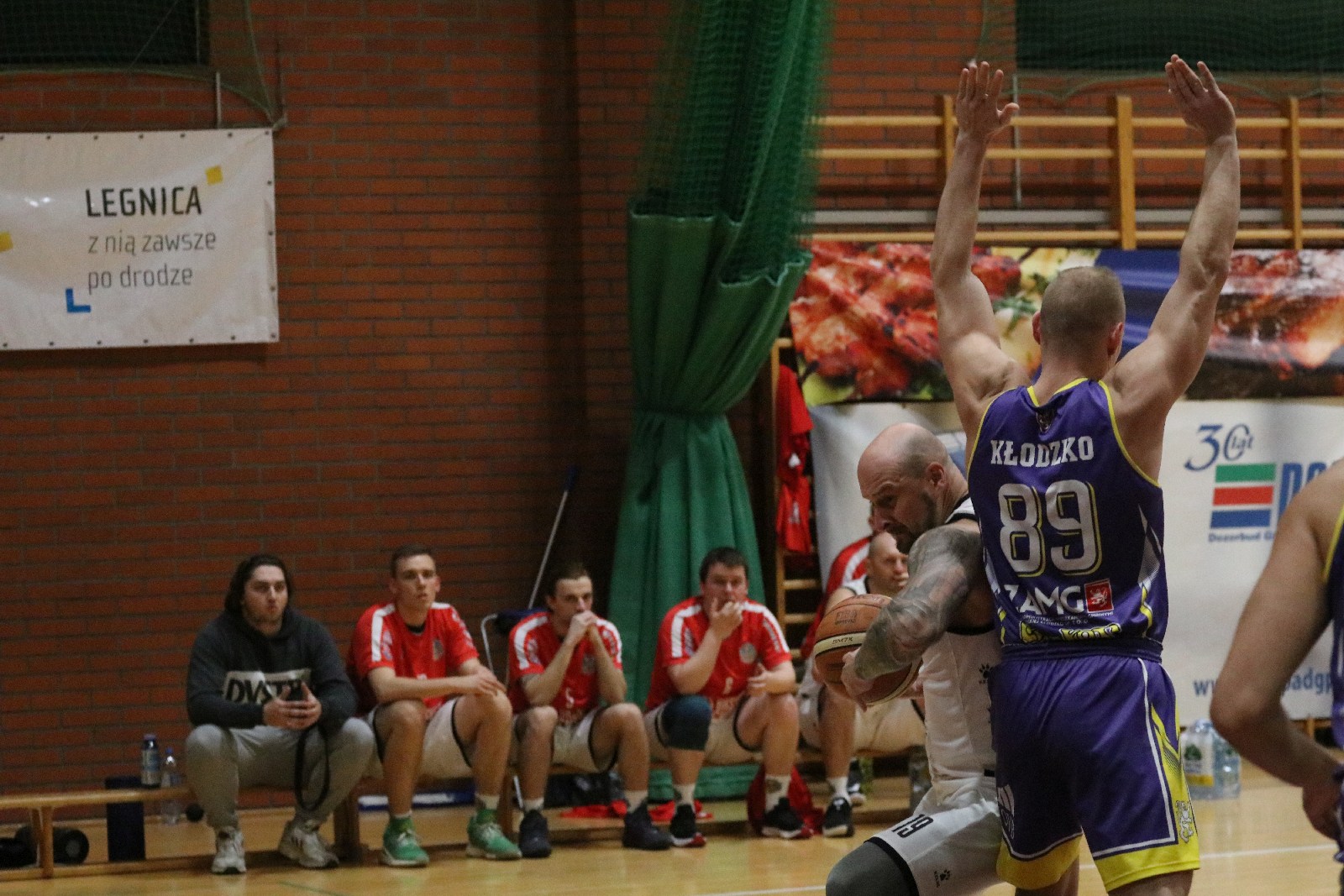 Koszykarze Basketu wygrali we własnej hali z Chrobrym