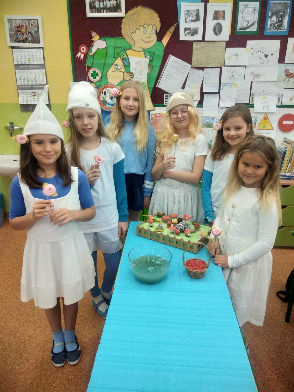 Bajkowe postaci zagościły wśród uczniów kunickiej podstawówki
