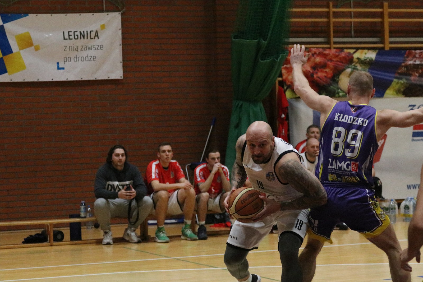 Koszykarze Basketu wygrali we własnej hali z Chrobrym