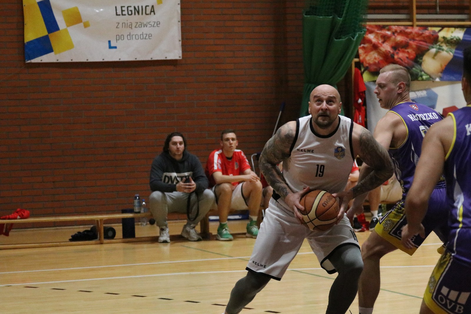 Koszykarze Basketu wygrali we własnej hali z Chrobrym