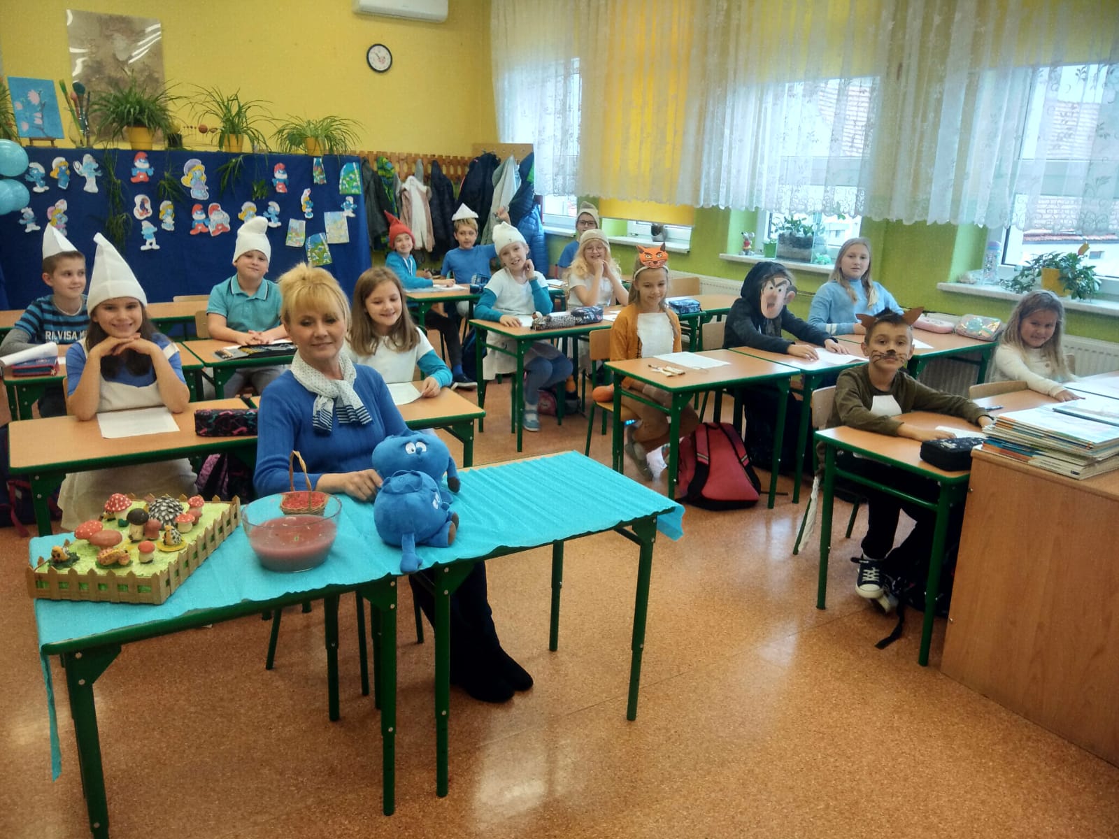 Bajkowe postaci zagościły wśród uczniów kunickiej podstawówki