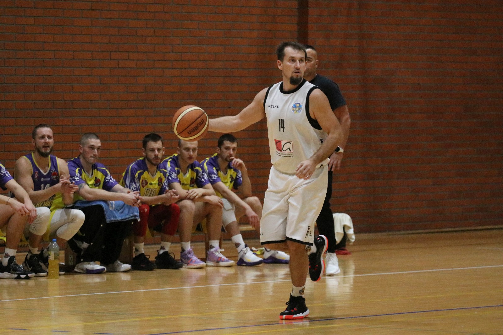 Koszykarze Basketu wygrali we własnej hali z Chrobrym