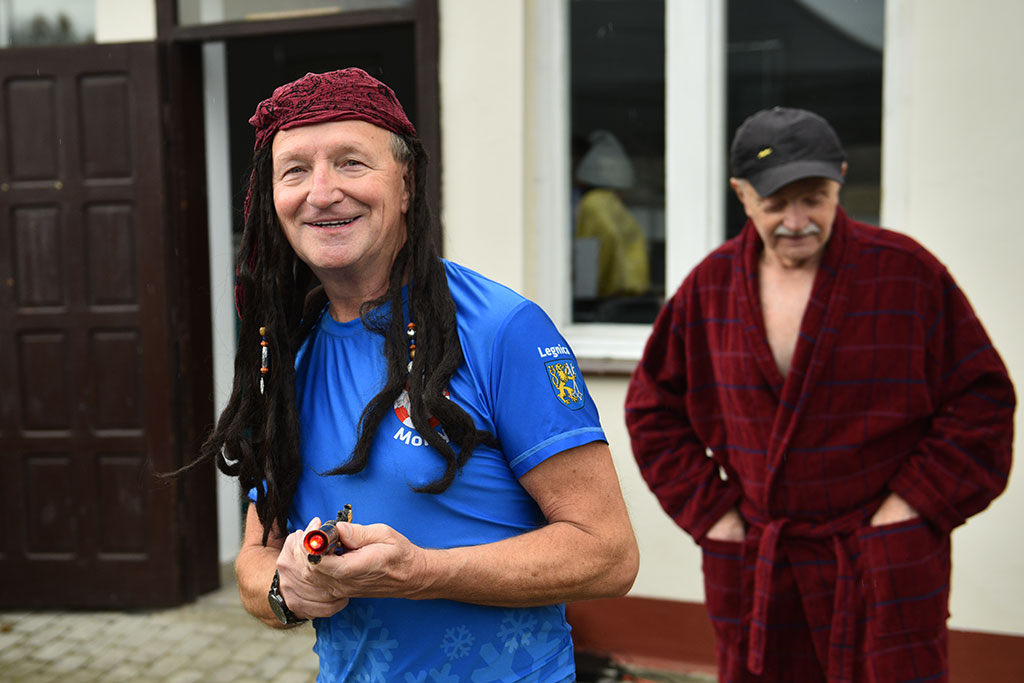 Pierwsze zanurzenie Legnickich Morsów. Sezon kąpieli rozpoczęty