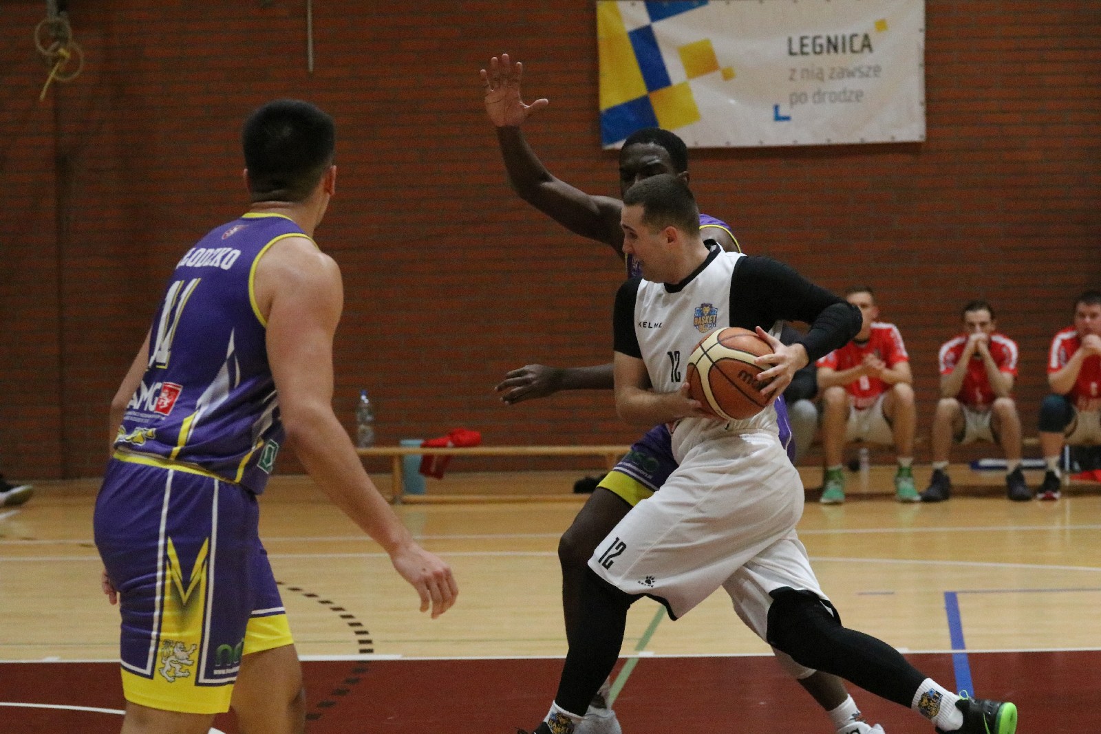 Koszykarze Basketu wygrali we własnej hali z Chrobrym