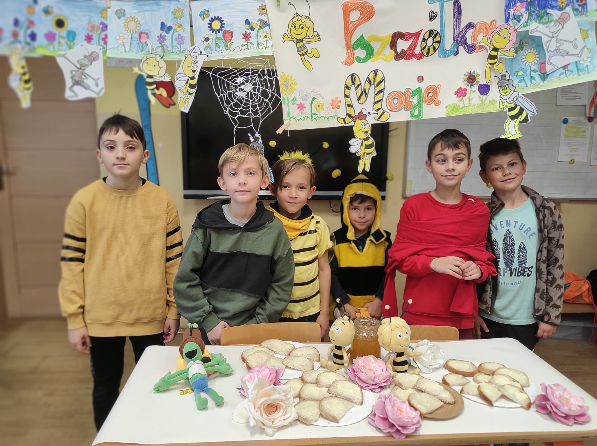 Bajkowe postaci zagościły wśród uczniów kunickiej podstawówki