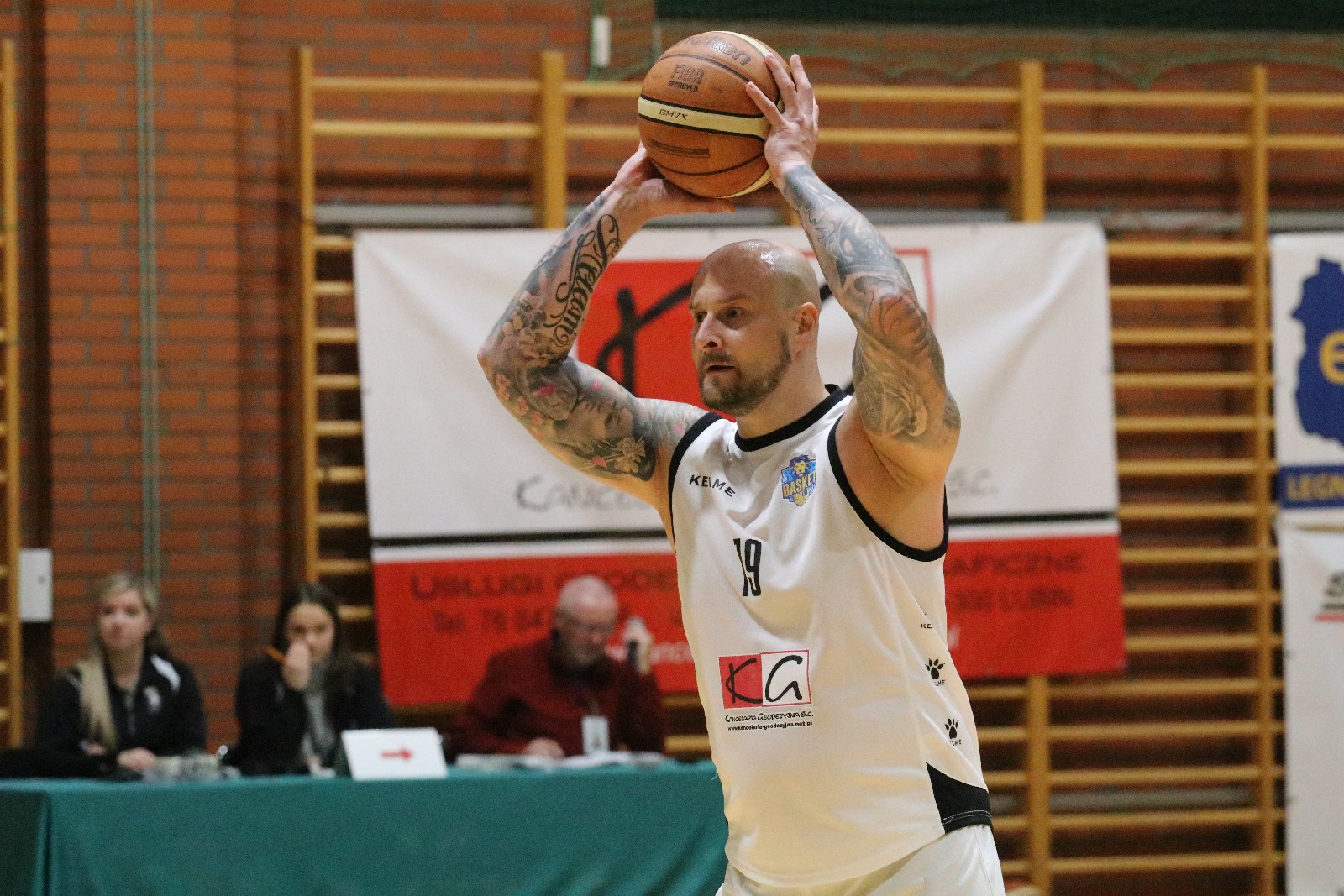 Koszykarze Basketu wygrali we własnej hali z Chrobrym
