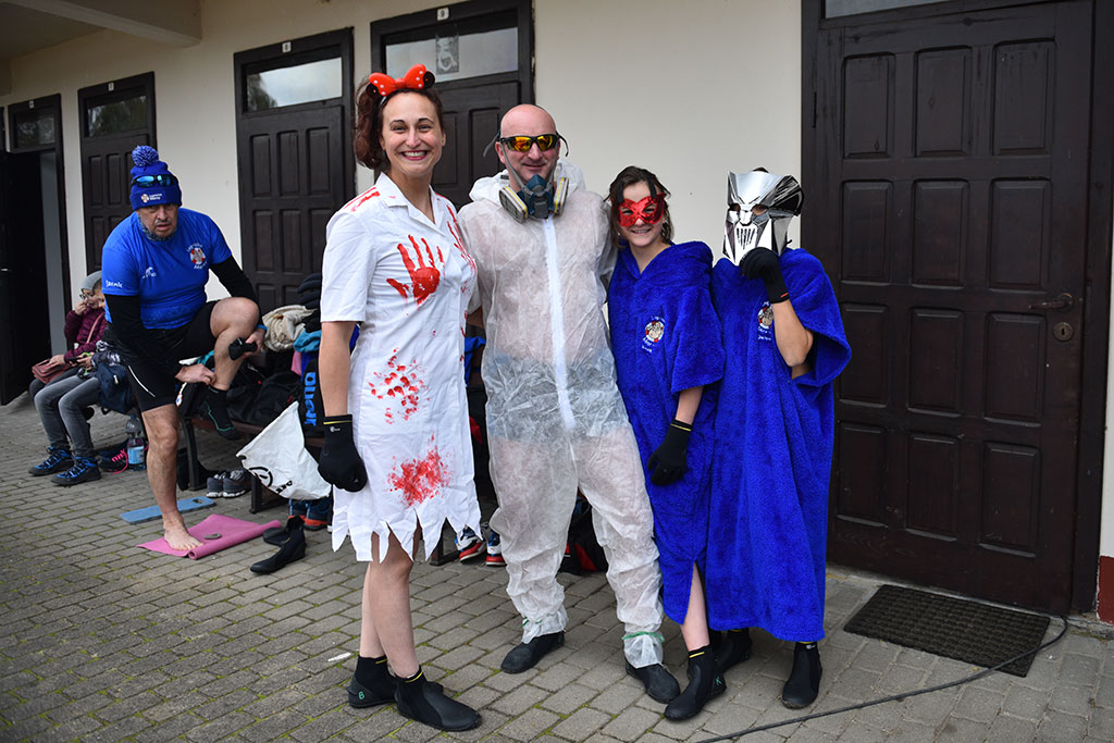 Pierwsze zanurzenie Legnickich Morsów. Sezon kąpieli rozpoczęty