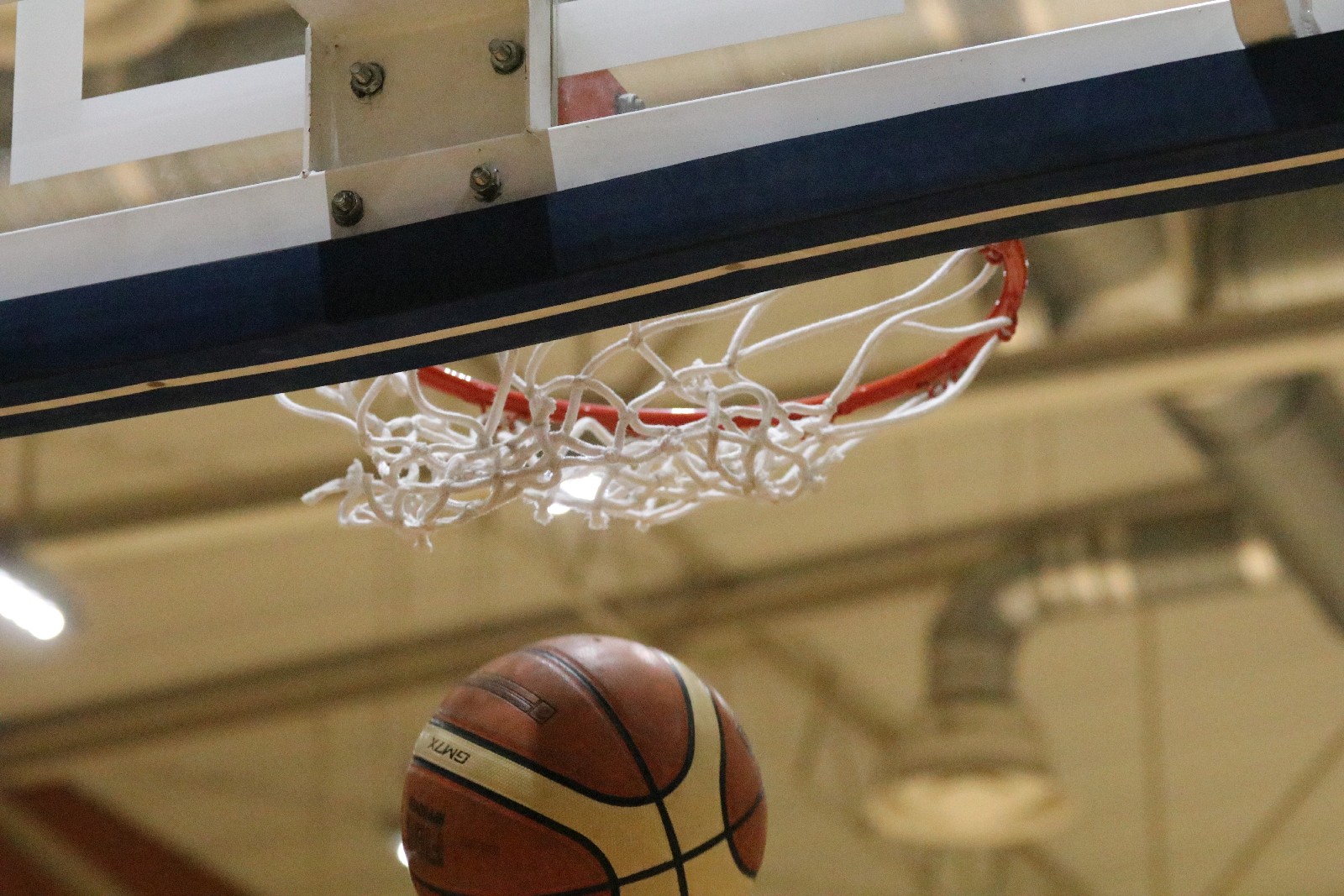 Koszykarze Basketu wygrali we własnej hali z Chrobrym