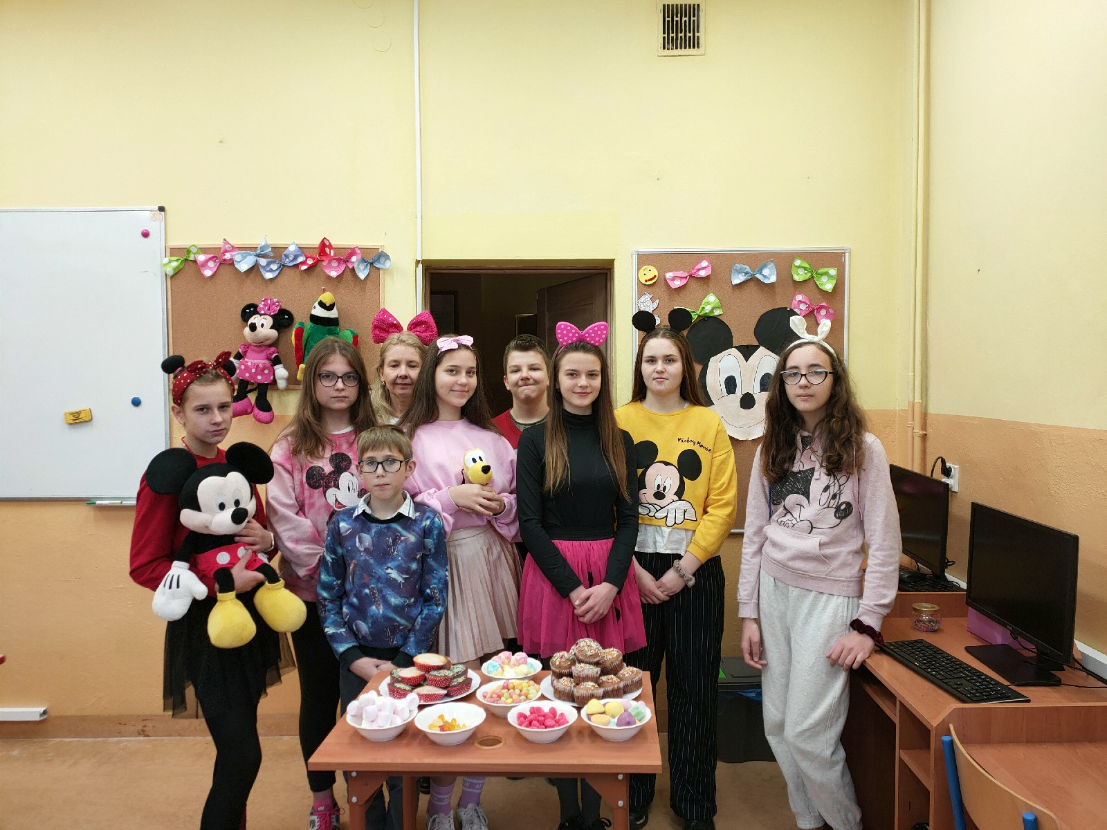 Bajkowe postaci zagościły wśród uczniów kunickiej podstawówki