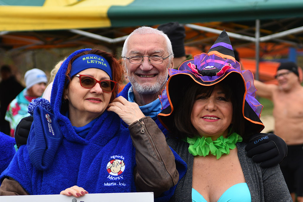 Pierwsze zanurzenie Legnickich Morsów. Sezon kąpieli rozpoczęty