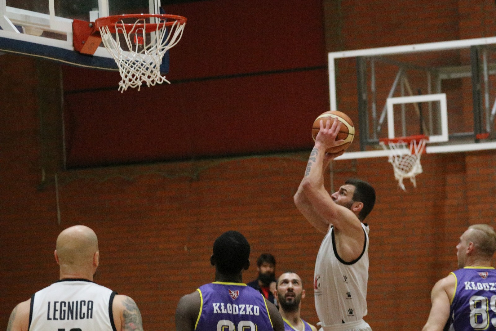 Koszykarze Basketu wygrali we własnej hali z Chrobrym