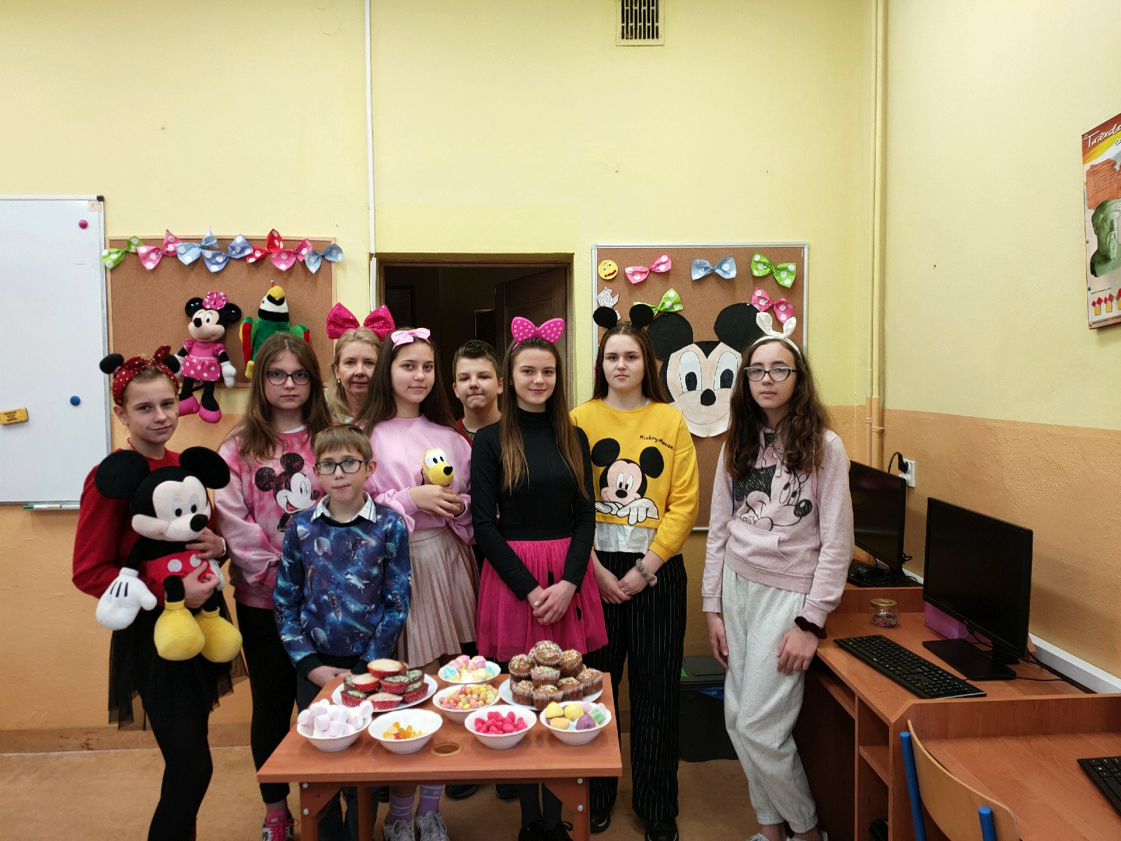 Bajkowe postaci zagościły wśród uczniów kunickiej podstawówki