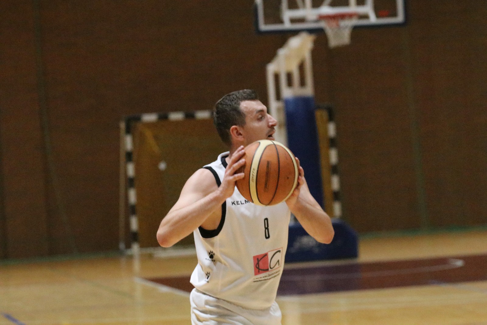 Koszykarze Basketu wygrali we własnej hali z Chrobrym