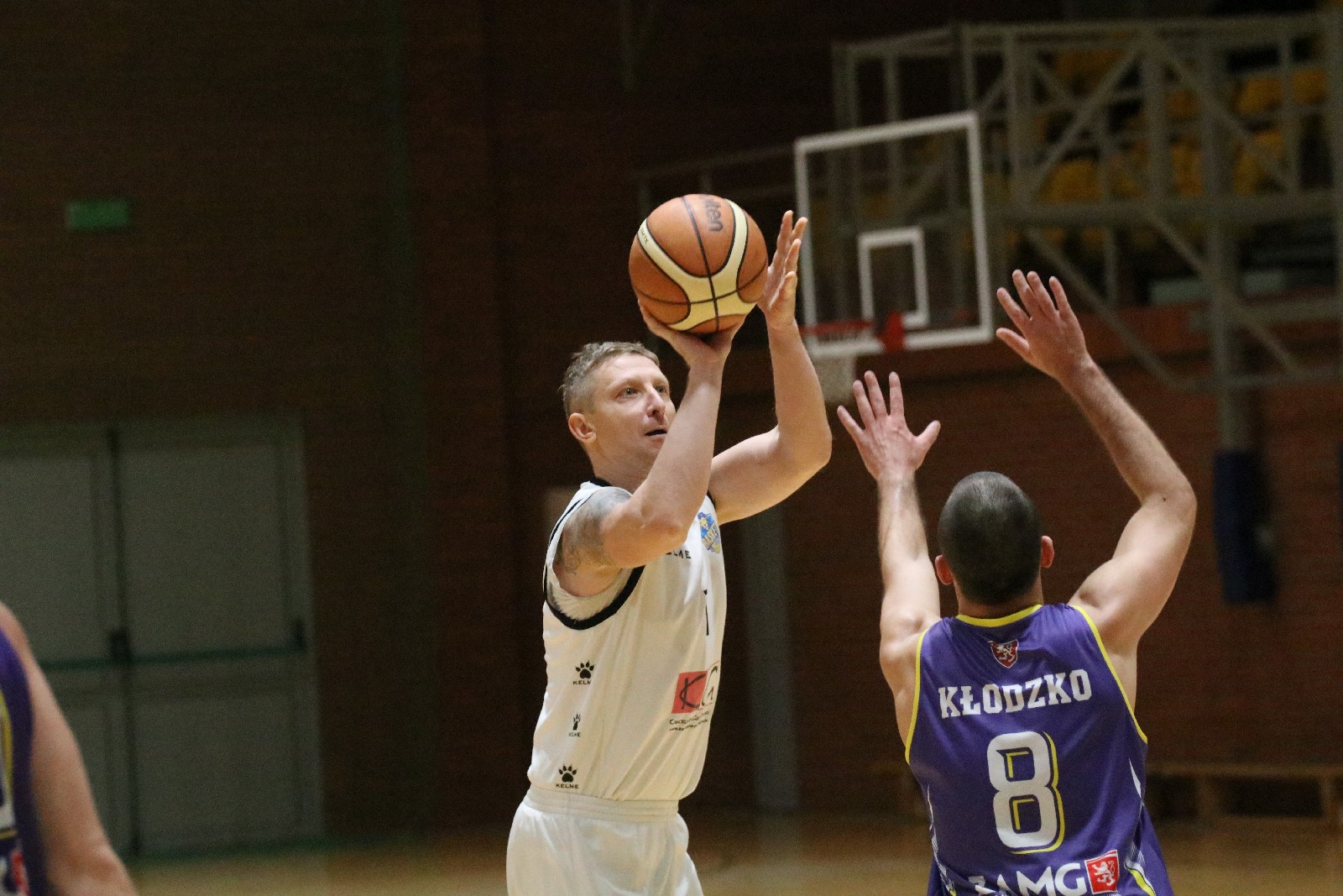 Koszykarze Basketu wygrali we własnej hali z Chrobrym