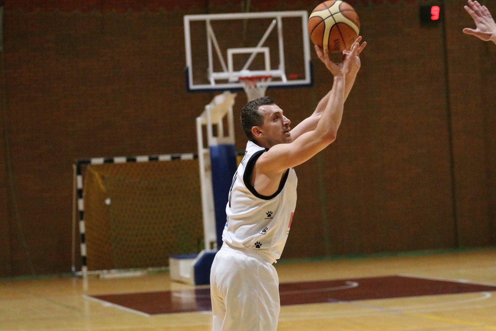 Koszykarze Basketu wygrali we własnej hali z Chrobrym
