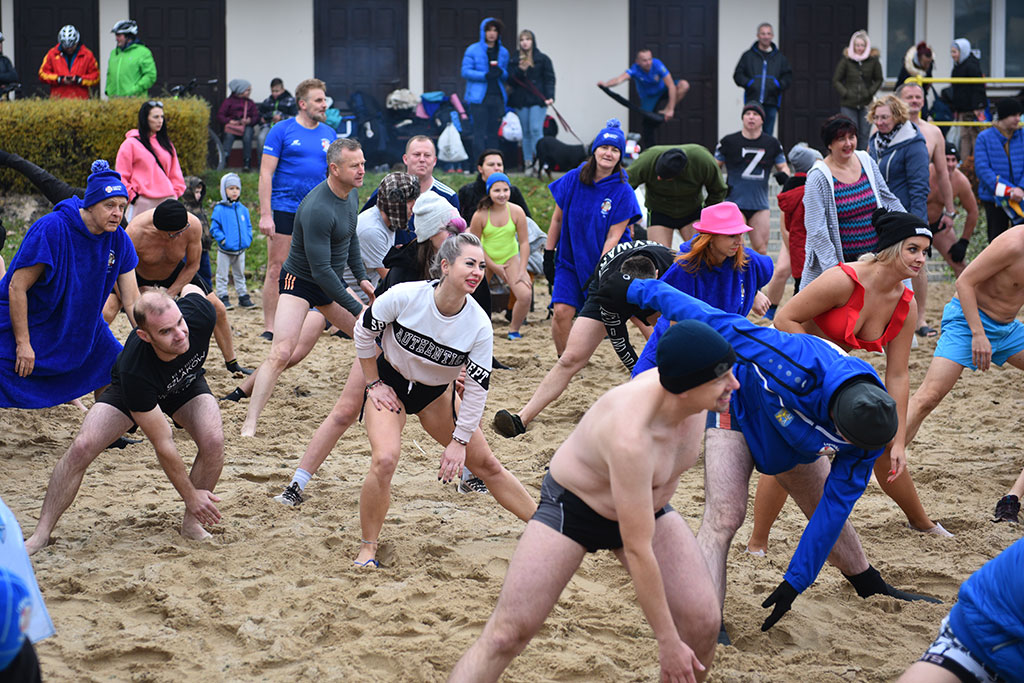 Pierwsze zanurzenie Legnickich Morsów. Sezon kąpieli rozpoczęty