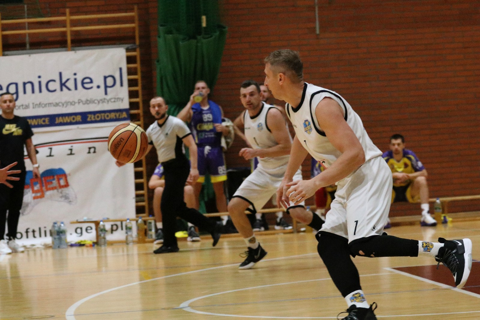 Koszykarze Basketu wygrali we własnej hali z Chrobrym