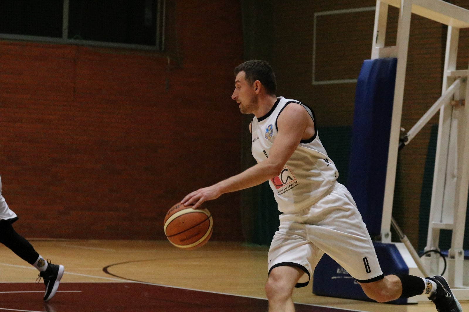 Koszykarze Basketu wygrali we własnej hali z Chrobrym