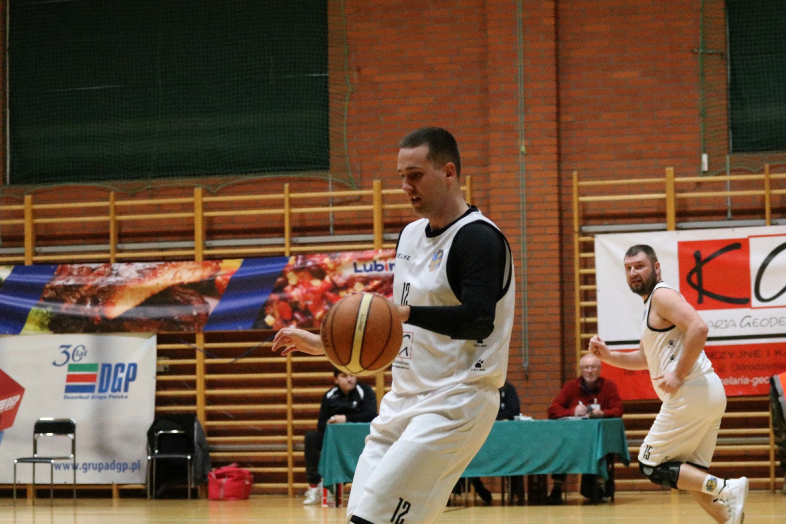Koszykarze Basketu wygrali we własnej hali z Chrobrym