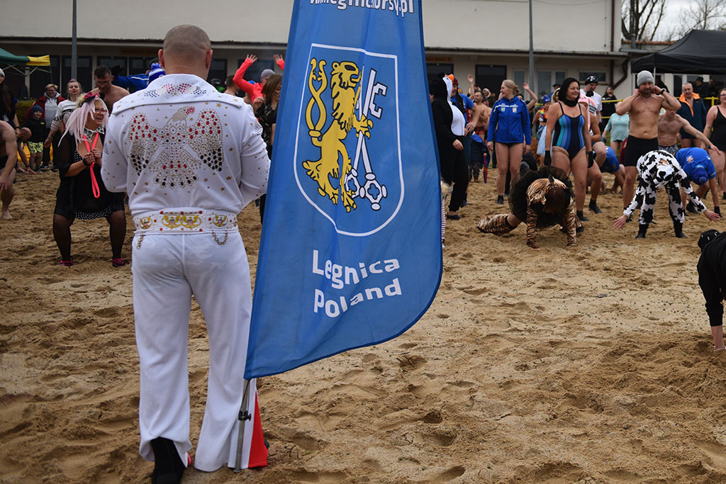 Pierwsze zanurzenie Legnickich Morsów. Sezon kąpieli rozpoczęty
