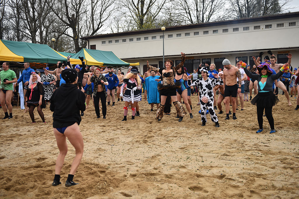 Pierwsze zanurzenie Legnickich Morsów. Sezon kąpieli rozpoczęty