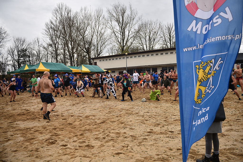 Pierwsze zanurzenie Legnickich Morsów. Sezon kąpieli rozpoczęty