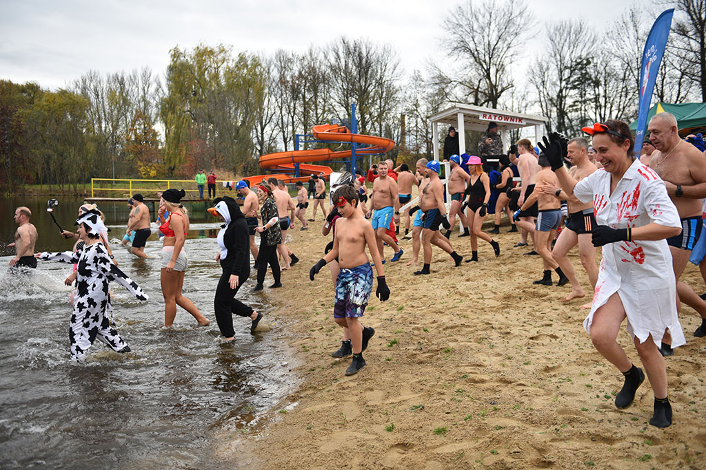 Pierwsze zanurzenie Legnickich Morsów. Sezon kąpieli rozpoczęty
