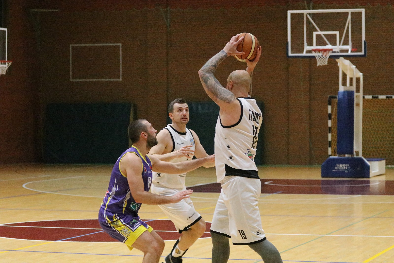 Koszykarze Basketu wygrali we własnej hali z Chrobrym
